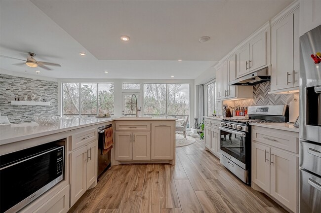 Building Photo - 6628 Bayou Glen Rd