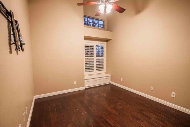 Building Photo - 1838 E Shea Dr