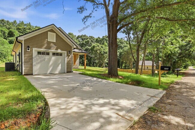 Building Photo - 209 Poplar Ln