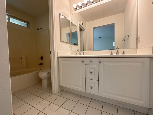 Building Photo - Charming 4-Bedroom Home with a Private Yard & Community Pool in Valencia!