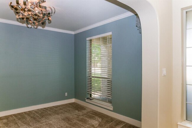 Building Photo - 3006 Covington Pl