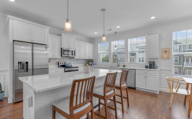 Building Photo - A MUST SEE!! 2-Bedroom Townhome In The Tern! Attached Garage - 400 Yards From Beaches - Dog Frien...