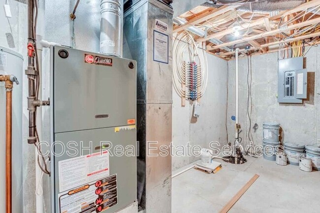 Building Photo - 1420 N Aksarben St