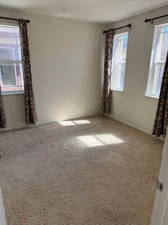 Building Photo - $4,500 / Beautiful 3BR + Bonus Room / 2.5BA Single-Family Home in Warm Springs, Fremont