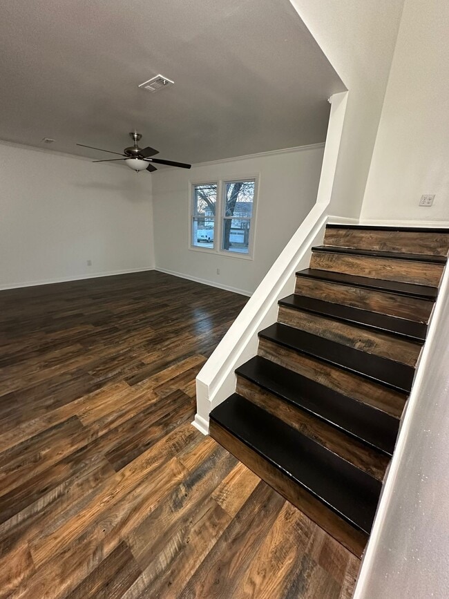 Building Photo - 319 Devonwood Ct