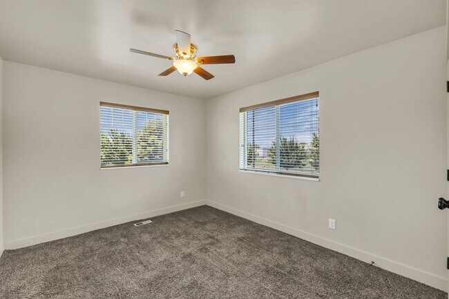 Building Photo - 4 Bedroom 3 Bathroom Home in Springville!