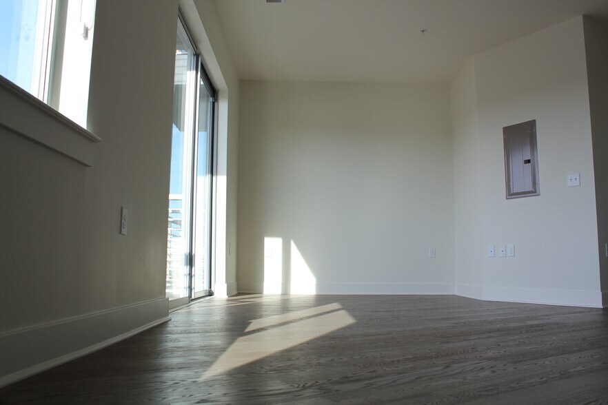 Building Photo - 2550 17th St NW