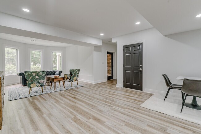 Building Photo - 2237 Guilford Ln