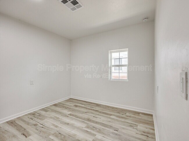 Building Photo - 4608 N Libby Ave