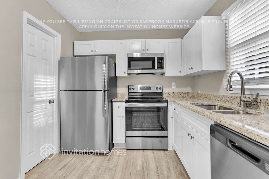 Building Photo - 4891 Lehigh Dr