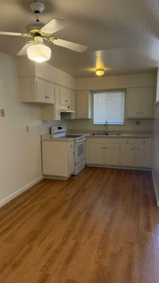 Building Photo - Duplex for RENT!