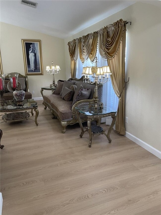 Building Photo - 1402 SE 1st Terrace