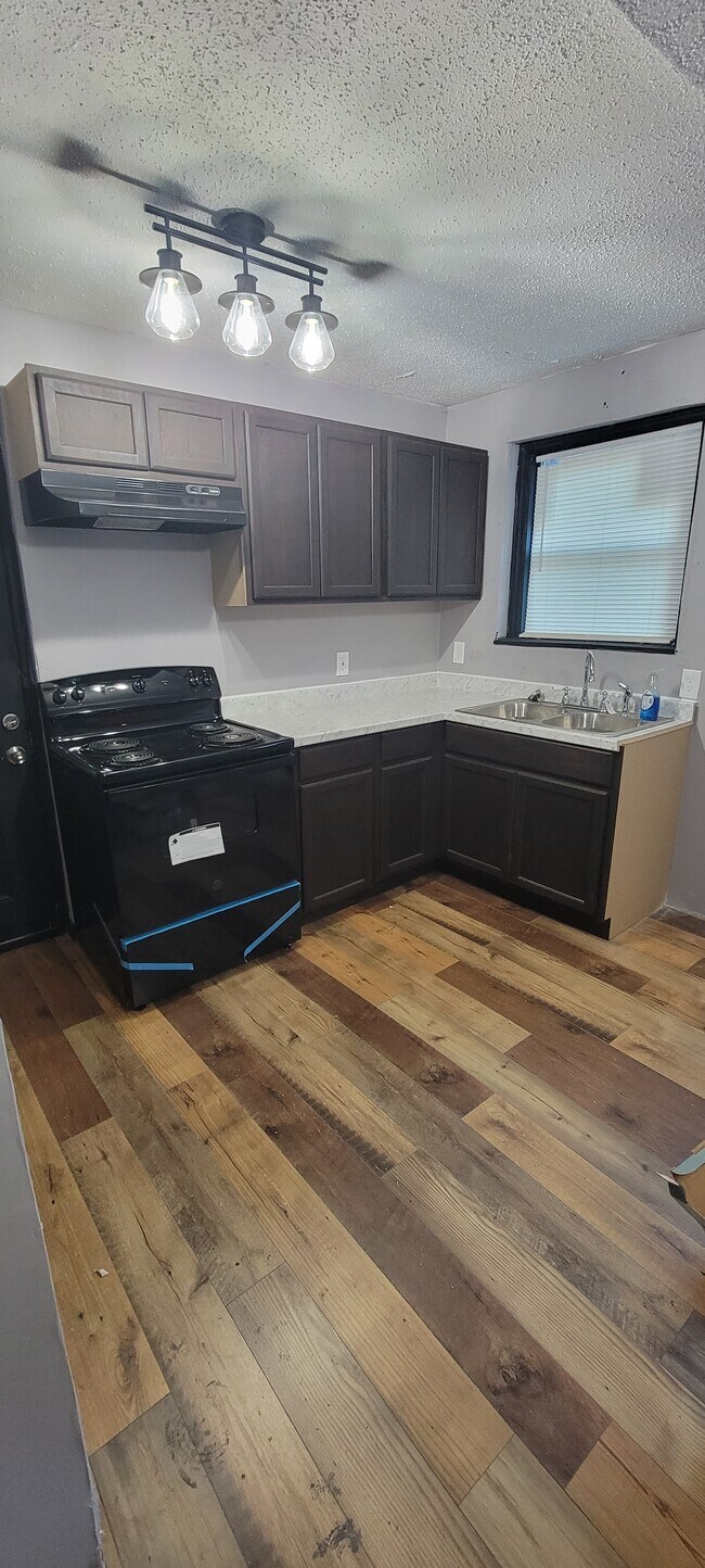 Building Photo - Ellis St