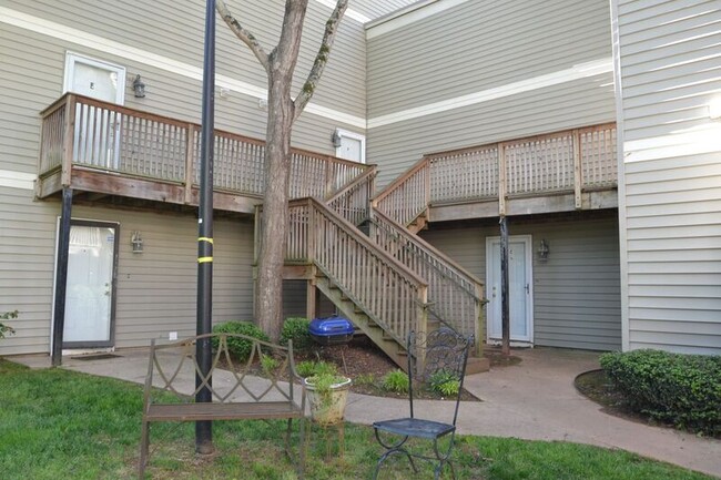 Building Photo - 1605 Merry Oaks Rd