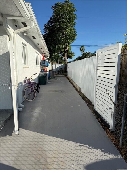 Building Photo - 12525 SW 187th Ter