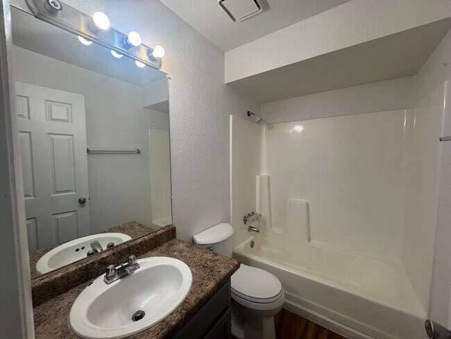 Building Photo - 4828 W Orangewood Ave