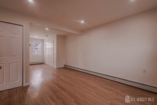 Building Photo - 253 9th St