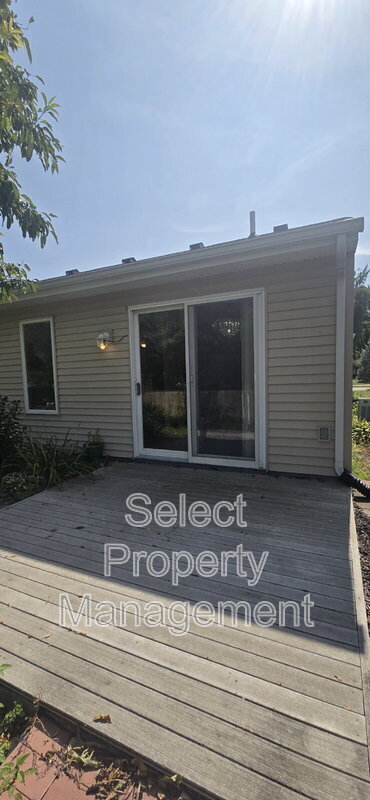 Building Photo - 4110 Three Oaks Dr