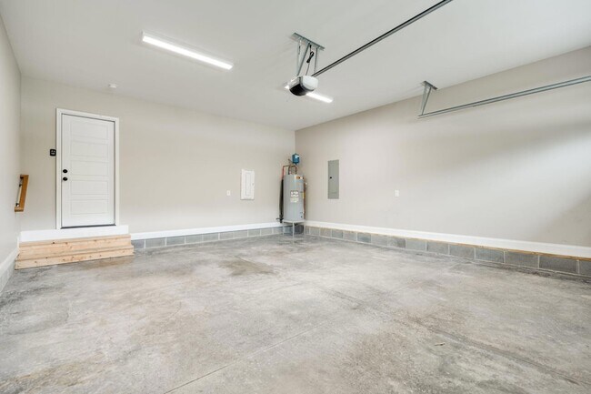 Building Photo - 1725 Oakvale Dr
