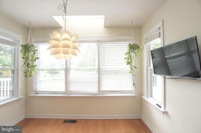 Building Photo - 113 N Stone Ridge Dr