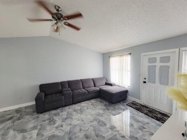 Building Photo - 3815 Woodridge Terrace