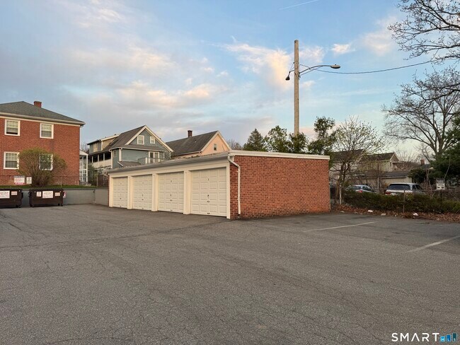 Building Photo - 1164 Whitney Ave