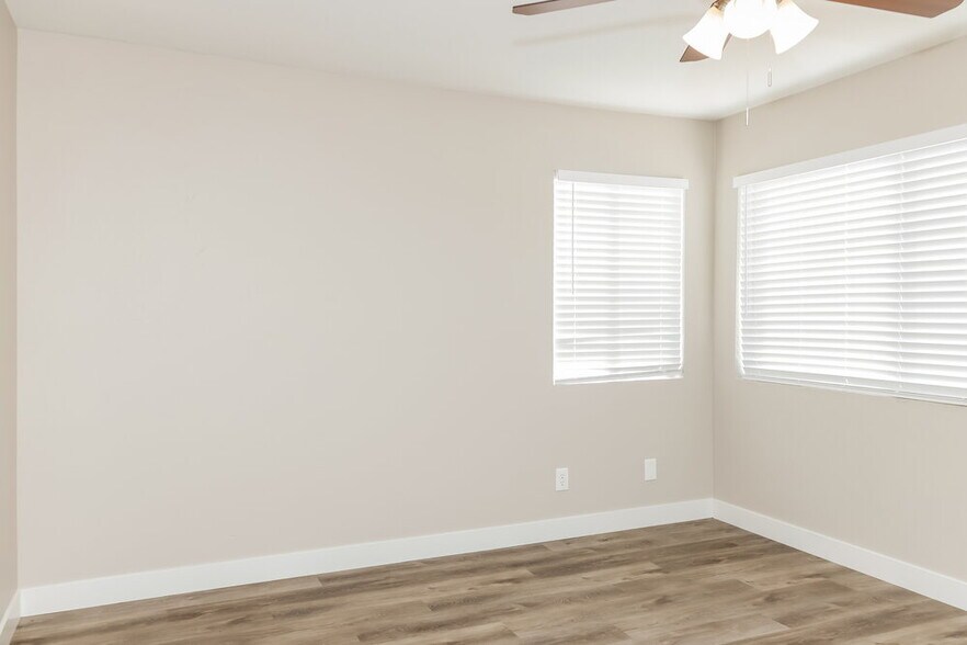 Building Photo - 2435 Sunset Peak St