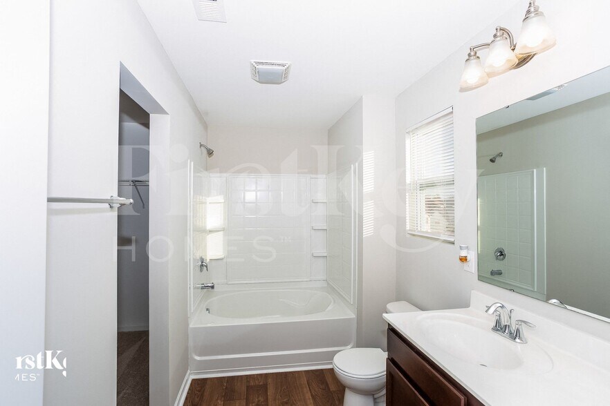 Building Photo - 1990 Quill Ct