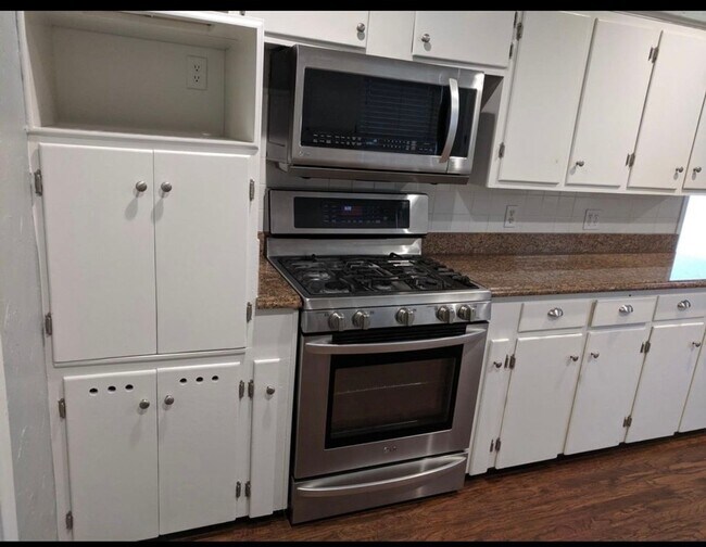 Building Photo - Charming and well-maintained home in the highly desirable Lakewood area of Dallas!