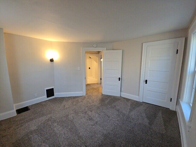 Building Photo - 310 N C St