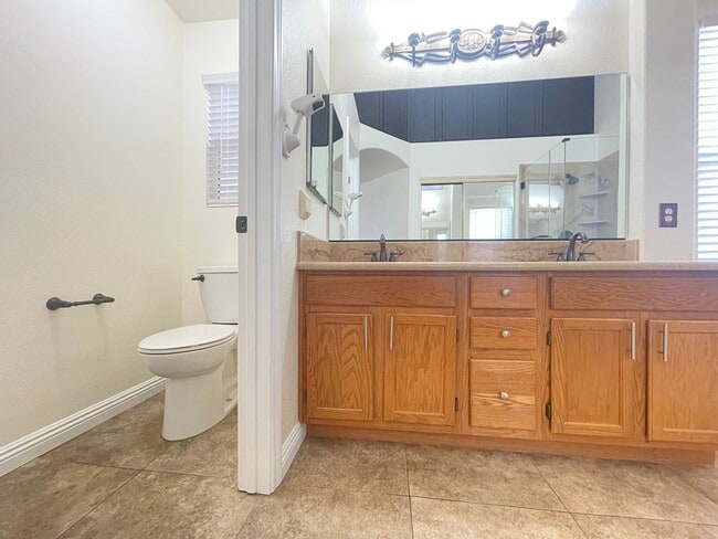 Building Photo - Gorgeous 2-story home in the Green Valley ...