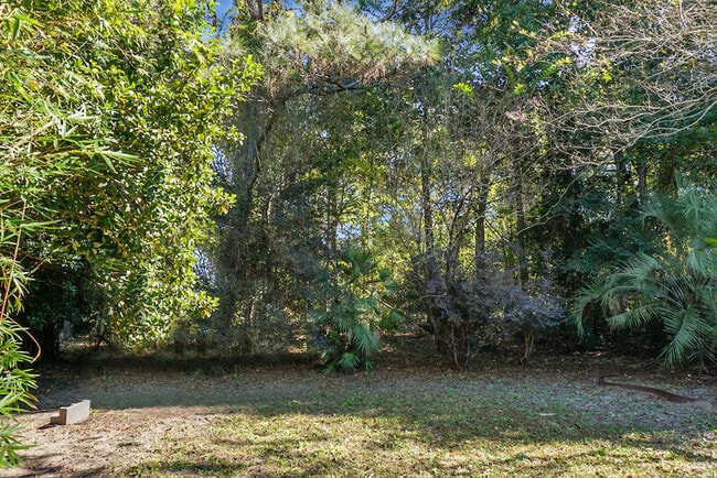 Building Photo - 1519 Thoroughbred Blvd