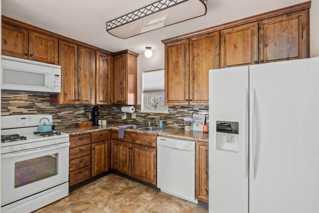 Building Photo - 145 Baxter Ln