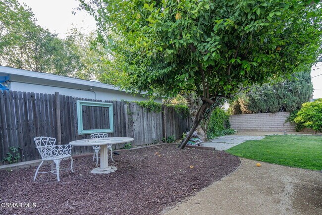 Building Photo - 22637 Mariano St