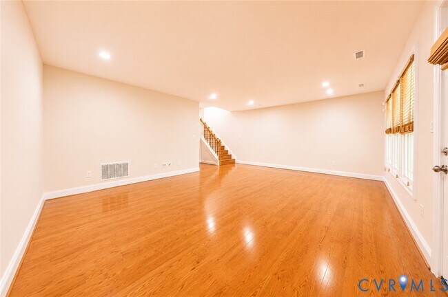 Building Photo - 5421 Hickory Ann Dr