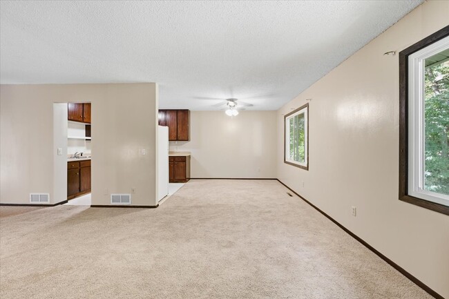 Building Photo - 419 Butler Ave E