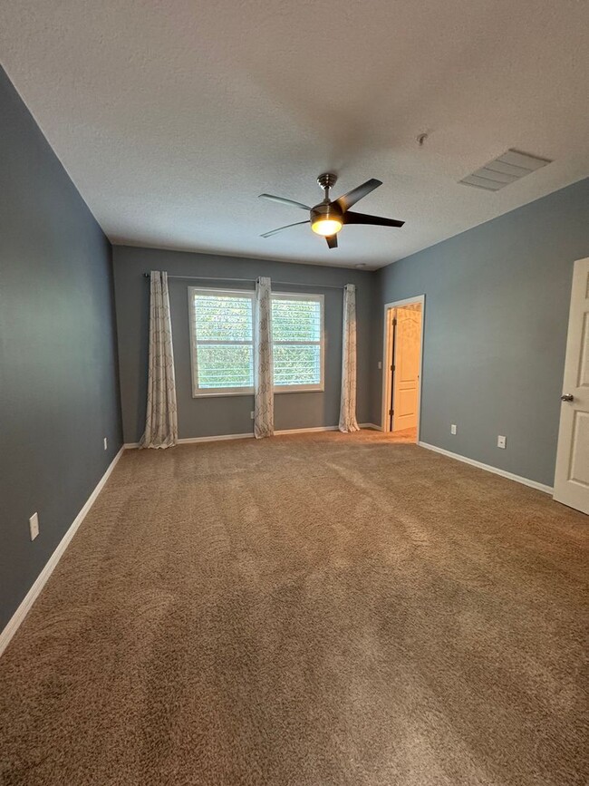 Building Photo - 3 BEDROOM. 2.5 BATHROOM TOWNHOME IN OVIEDO