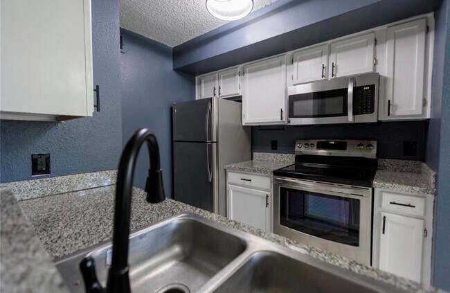 Building Photo - 2120 El Paseo St