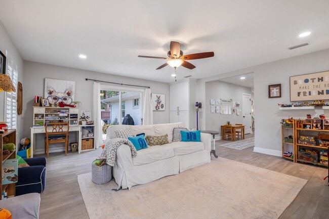 Building Photo - 605 Waverly Rd