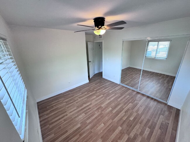 Building Photo - "Spacious 3-Bedroom Condo with 2 Full Bath...