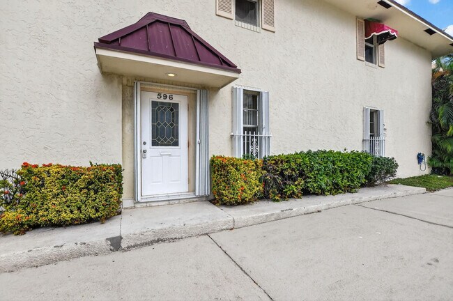 Building Photo - 596 SE 20th Ave