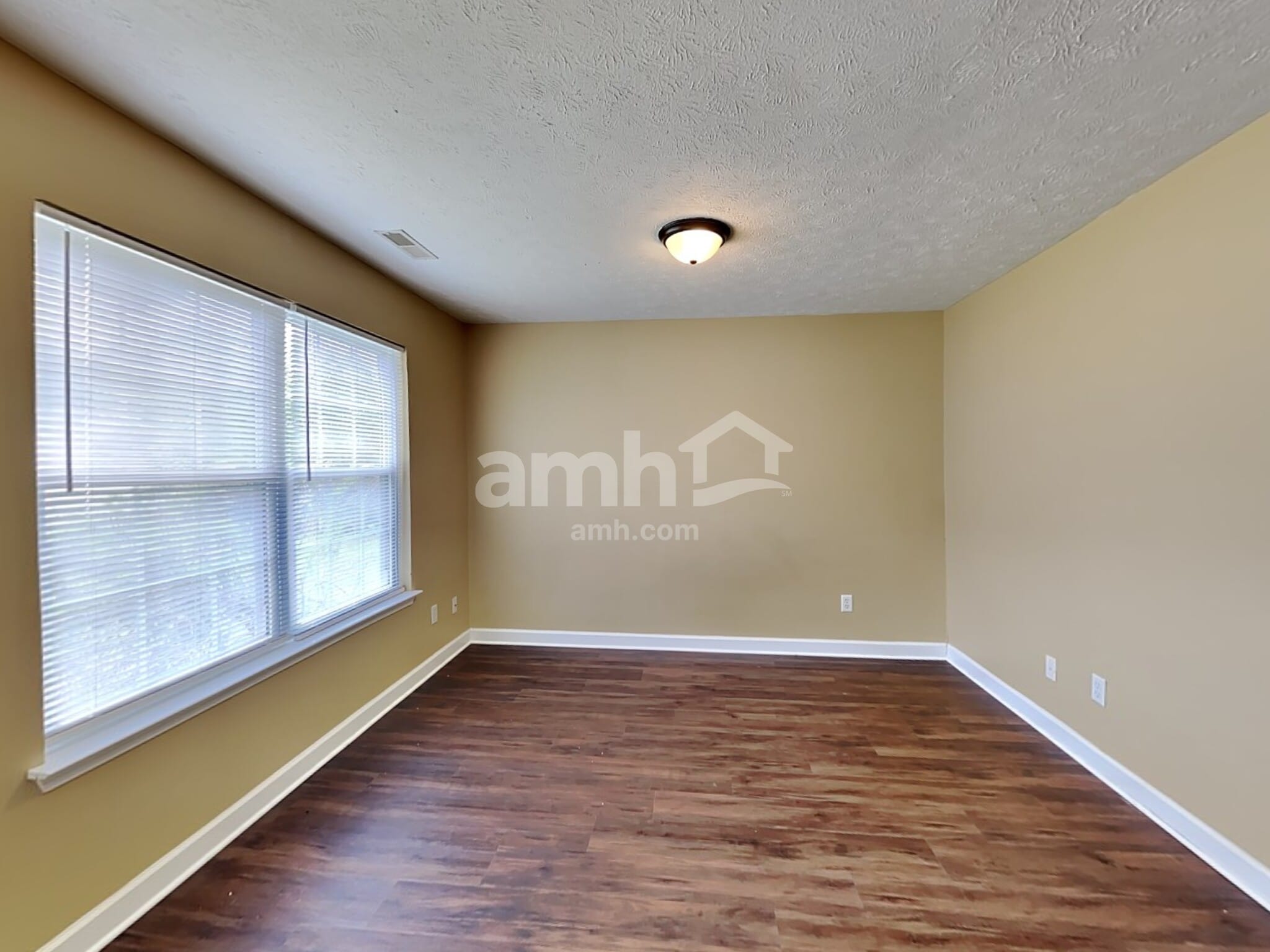 Building Photo - 6012 Mountview Dr