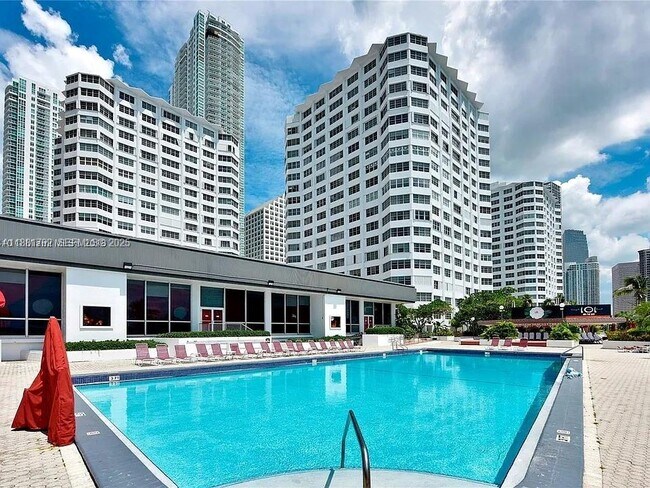 Building Photo - 905 Brickell Bay Dr