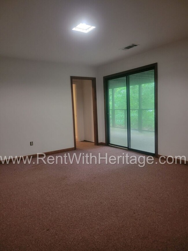 Building Photo - 1050 Flamingo Dr