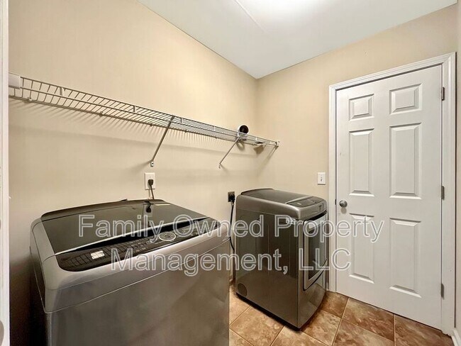 Building Photo - 320 Burton Ct
