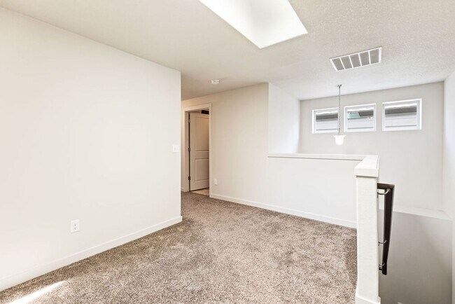 Building Photo - **AVAILABLE 18-May-2024** Woodridge Park C...