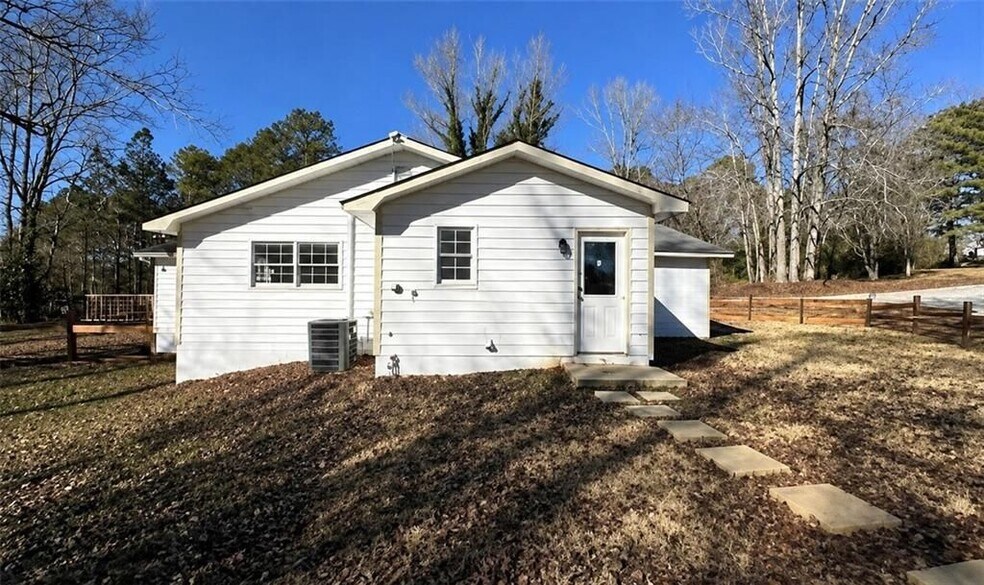 Building Photo - 1033 GA-155 N