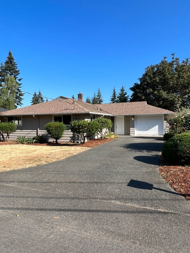 Building Photo - Charming Gregory Heights 3 Bed / 2.5 Bath