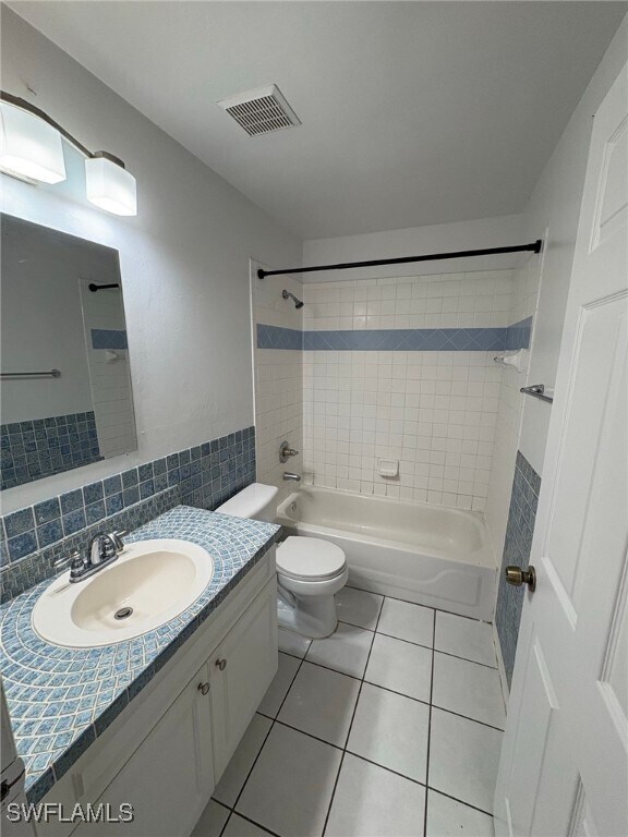 Building Photo - 2025 NW 7th Pl