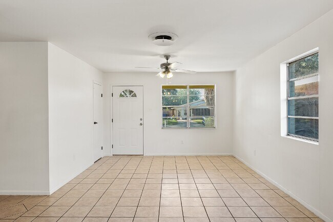 Building Photo - 202 N 41st St